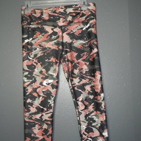 Fabletics Womens Pink And Grey Black Abstract Capri Athletic Leggings Size Small - Picture 2 of 9